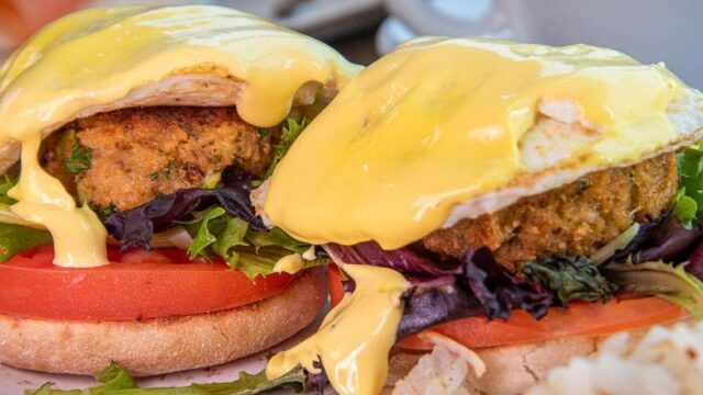 Crab cake Benedict