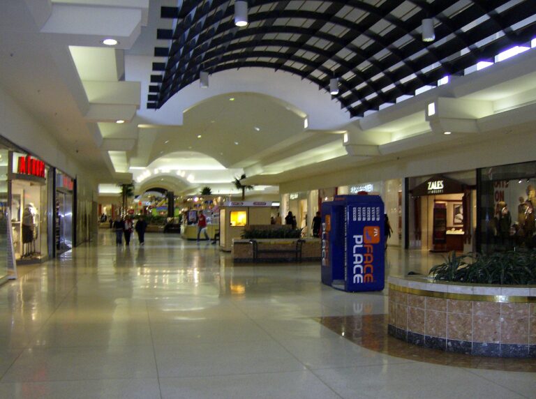 Oakland Mall interior